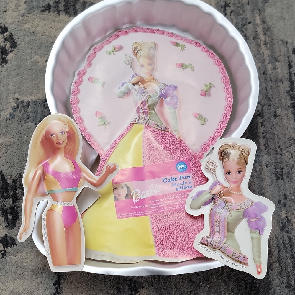 Barbie Princess Cake Pan with Doll Figures